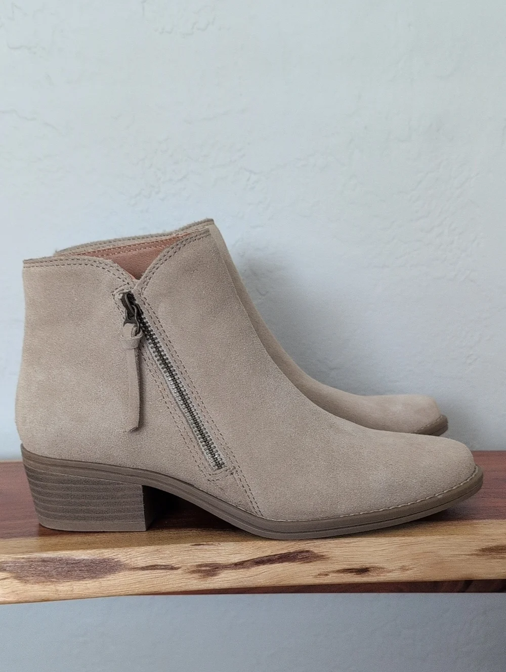 White Mountain Macy's  Women's Tan Suede Ankle Bootie with Side Zip Size 8